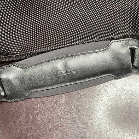 Tumi T-pass check point friendly bag - Picture 4 of 7